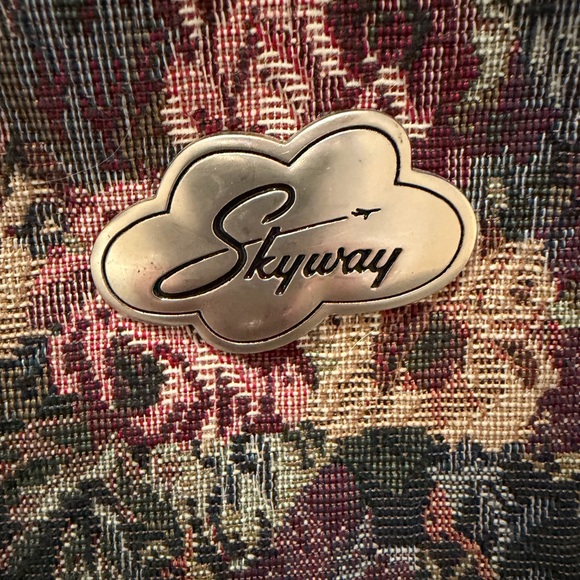 Floral Tapestry travel Bag - Picture 3 of 9